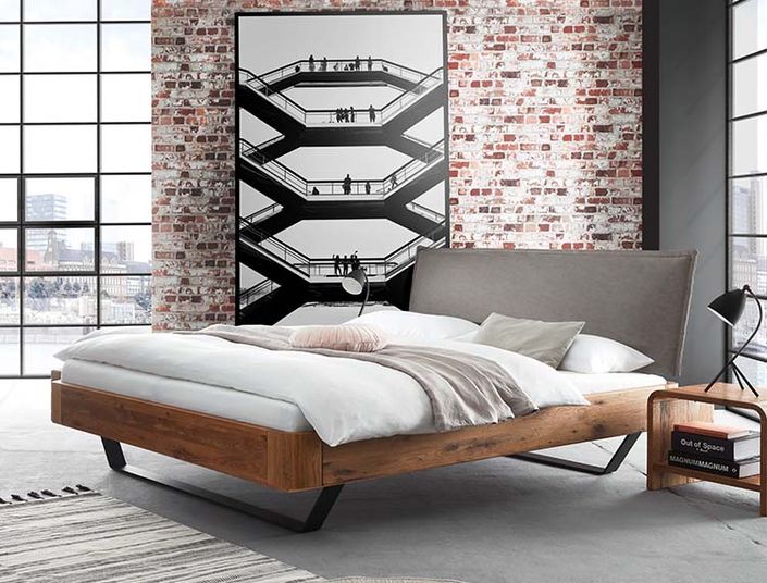 Oak Line_Modul 18 mit Slitto Kufen und Kopfteil Cussina_Wildeiche_natur_gebrstet_gelt_750x570px