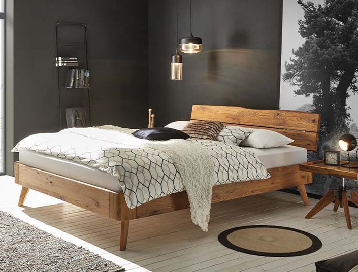 Oak Line_Modul 18 mit Fssen Masito und Kopfteil Naturo M_Arona Kissen_Wildeiche_natur_gebrstet_gelt_750x570px